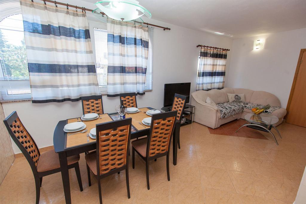 Apartments Loncar جادرانوفو الغرفة الصورة